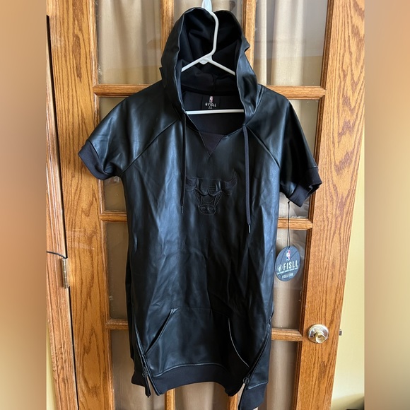 ⭐️Chicago Bulls 🏀 FISLL Black dress Size Medium ⭐️ - Picture 2 of 8